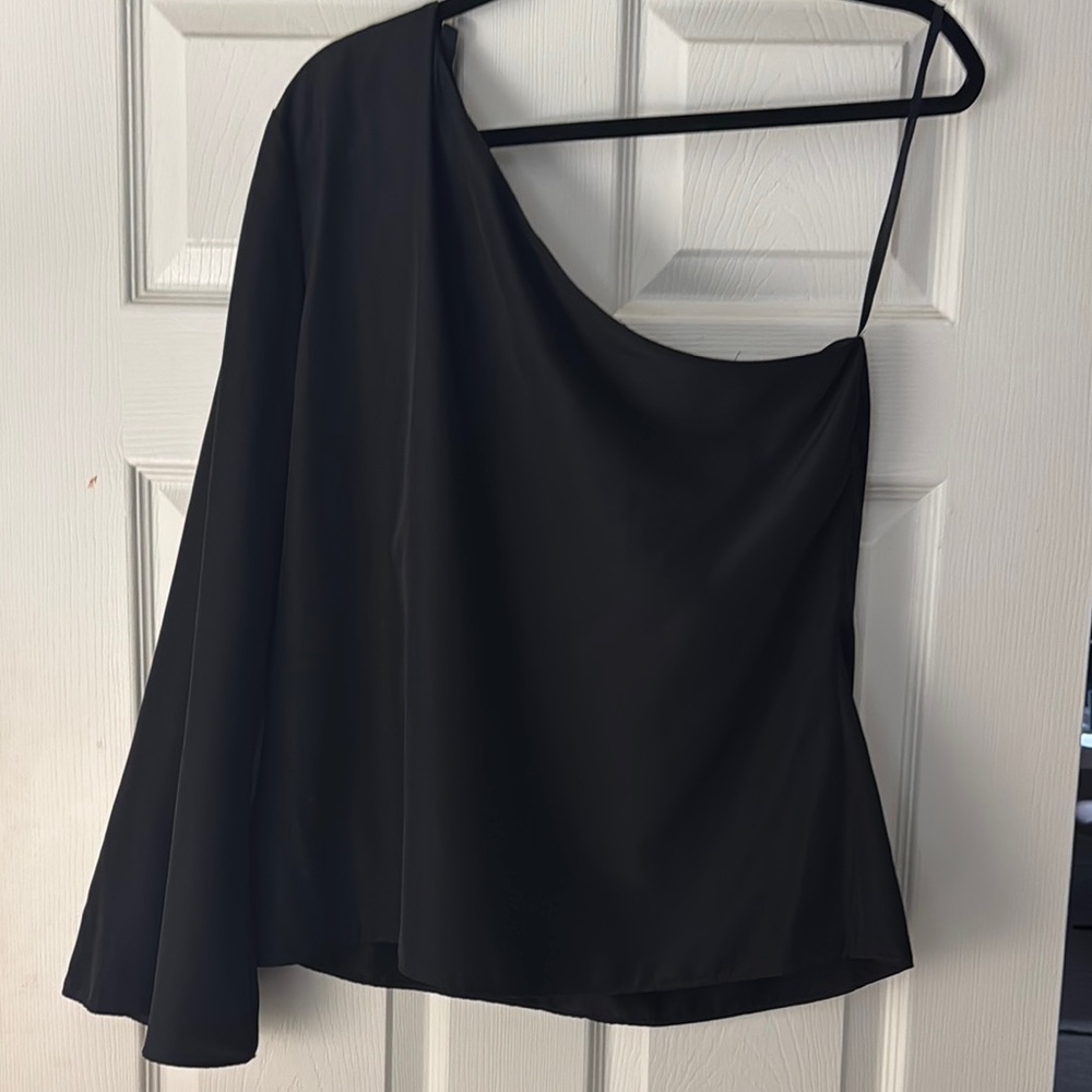Chic Abbeline Black One-Shoulder Top